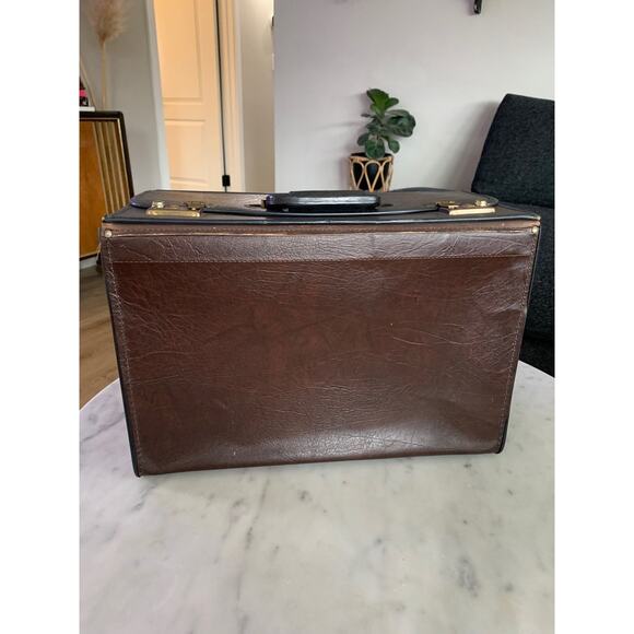 Vintage Brown Leather File Briefcase with Key - Picture 6 of 12